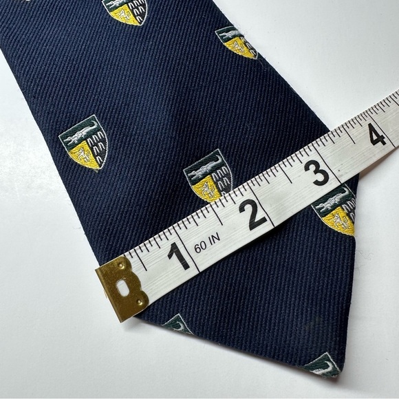 Rivetz of Boston Yale University Law School Tie Crest Navy 57” X 3.25” Vintage - Picture 6 of 9